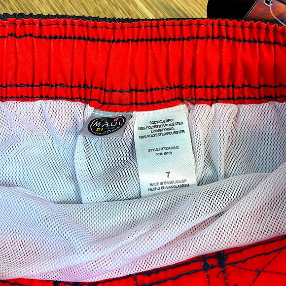Maui NWT swim trunks with pocket size 7 - Picture 2 of 5